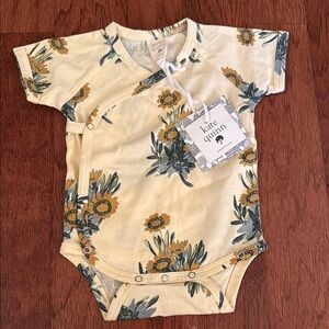 ✨ KATE QUINN Floral Wrap Onesie 0–3M NWT – Organic Cotton Bodysuit ✨